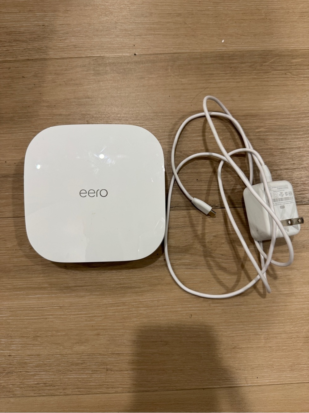 eero White Wireless Router with USB-C Power Cable